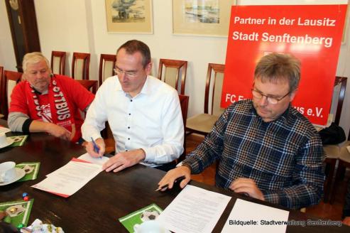 Bild zu Stdtepartnerschaft mit FC Energie Cottbus erneuert