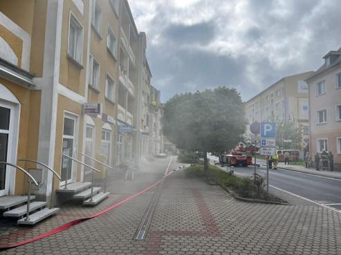 Rettungseinsatz bei Feuer in Nieskyer Mehrfamilienhaus